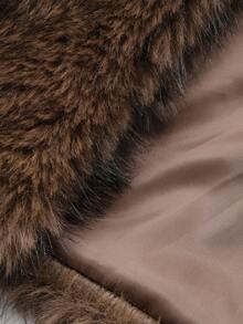 DAZY 女士V领仿皮草外套，修身显瘦，尽显Y2K风尚 - 棕色 - 查看 9