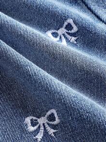 女婴可爱白色蝴蝶结刺绣图案蓝色牛仔宽松裤，适合秋季、冬季、休闲时尚度假穿着，2000年代风格，圣诞节，街头风牛仔裤 - 中等水洗藍 - 查看 6