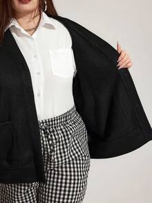 Enliva 加大码黑色宽松卫衣外套，带纽扣细节和口袋，长袖，女士秋冬大衣，CURVE PLUS - 黑色 - 查看 8