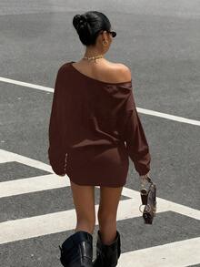 Muchica 女式秋季新款羊毛斜肩长袖修身连衣裙 - 咖啡棕 - 查看 2