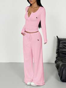 SHEIN EZwear Bộ đồ thường ngày thường ngày cho nữ, áo thun và quần dài dệt kim cài nút họa tiết ngựa nửa kín đáo màu hồng - Hồng - Xem 3