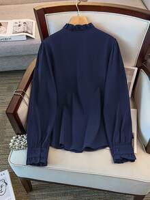 GlowEve CURVE Kemeja Wanita Ukuran Besar Lengan Panjang Kerah Tegak Kecil Bergaris Kasual Warna Polos dengan Manset Berkerut, Cocok untuk Perjalanan Sehari-hari - Navy Blue - View 2