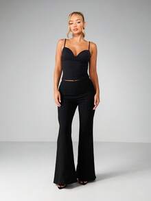 MISSGUIDED 高腰褶裥修身喇叭裤，阔腿喇叭裤，适合办公室穿着，专业正式，优雅大方。 - 黑色 - 查看 6