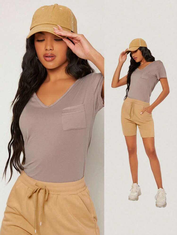 Blusa mujer dama diseño casual moderno escote en V mangas cortas bolsillo decorativo estilo relajado ideal para salidas informales actividades diarias combinar perfectamente con pantalones cortos joggers faldas chaquetas pieza cómoda práctica versátil resalta estilo fresco natural - Rosa Pálido - Añade 1