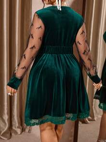 Allurite Plus Size Women V-Neck Lace Patchwork Fashion Party Dress - Dark Green - View 2