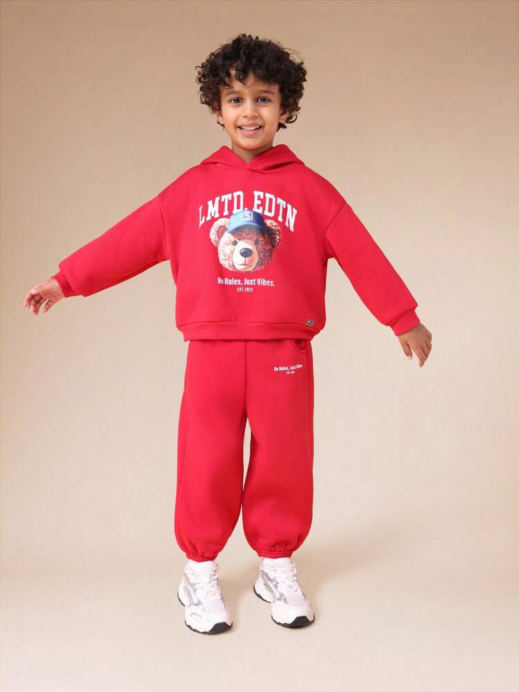 ベアプリントのパーカーとジョガーパンツのセット