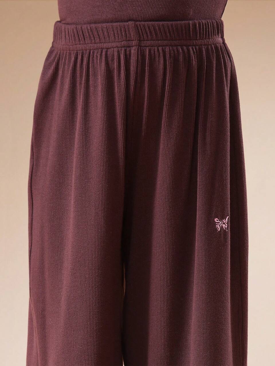 リブトップスとワイドレッグパンツのセット