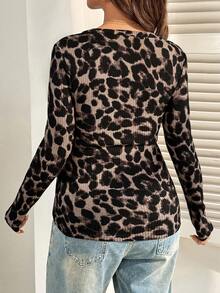 SHEIN Maternity Clothes Maternity  TopsSpring And Summer Pregnant Clothes Brown Maternity T-Shirt, Long-Sleeved, V-Neck, Leopard Print, Comfortable And Casual. - Brown - View 2