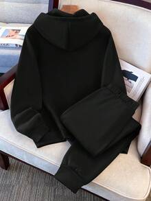 Manfinity Joysei مجموعة هوديي وبنطلون رياضي مطبوع عليها رسم غزال للرجال للارتداء اليومي، مبطنة بالحرارة، للخريف والشتاء، 2 قطعة - الأسود - مشاهدة 5