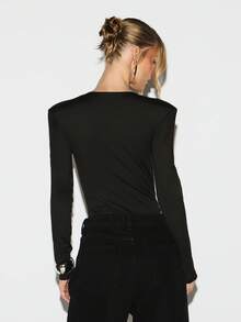 KIZN Body de manga larga con hombros acolchados, escote en V profundo y silueta ajustada para ocasiones de noche - Negro - Ver 2