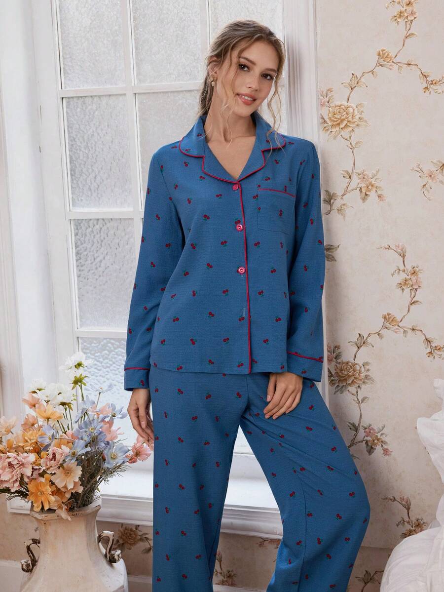 SHEIN 女士缺角领樱桃图案单排扣口袋长袖上衣和裤子休闲睡衣套装，冬季服装 - 藍色 - 查看 1