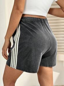 SHEIN 孕妇侧条纹印花可调节腰围休闲短裤 - 黑色 - 查看 2