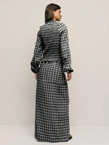 Nöista 两件套格子套装，包括一件长袖衬衫和一条带有荷叶边腰部的配套半身裙，打造优雅正式的廓形，非常适合女性春假穿搭、从办公室到晚宴的无缝过渡、派对的精致造型、生日聚会的女士服装叠穿搭配以及优雅的庆祝活动。 - 黑色 - 查看 4