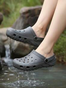 Sandalias para hombre ligeras con diseño perforado y correa ajustable, punta redonda y suela antideslizante, estilo casual para playa y hogar - Gris - Ver 2