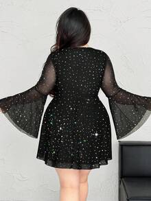 Flirla Váy ngắn lấp lánh cổ chữ V tay loe hình trái tim gợi cảm cỡ lớn màu tương phản - màu đen - Xem 2