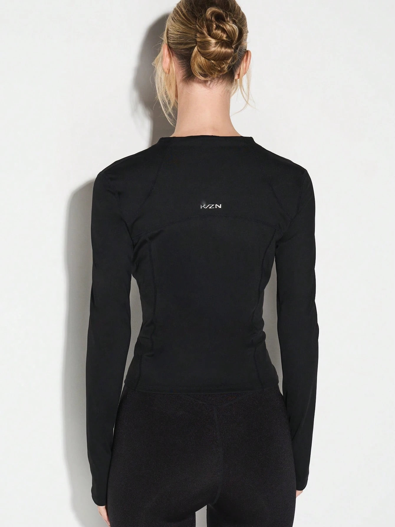 KIZN Top de manga larga con cremallera completa y cuello alto