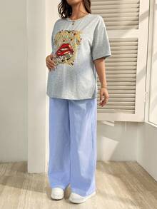 SHEIN 2pcs Maternity Casual Fashion Street Chic Red Lip & Rock Letter Print Loose Fit Dropped Shoulder T-Shirt And Adjustable Waist Striped Print Wide Leg Pants Set, Spring/Summer/Autumn Linen Pants Set Pants And Top Set Summer Pants Sets For Women 2 Piece Casual Sets Woman 2 Piece Woman Set Pants - Blue and White - View 4
