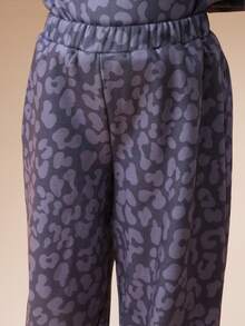SUMWON Conjunto de sudadera con capucha y pantalones jogger con estampado de leopardo, mangas con volantes, cuello redondo, mangas largas y piernas anchas, conjunto informal para vacaciones - Gris Oscuro - Ver 6