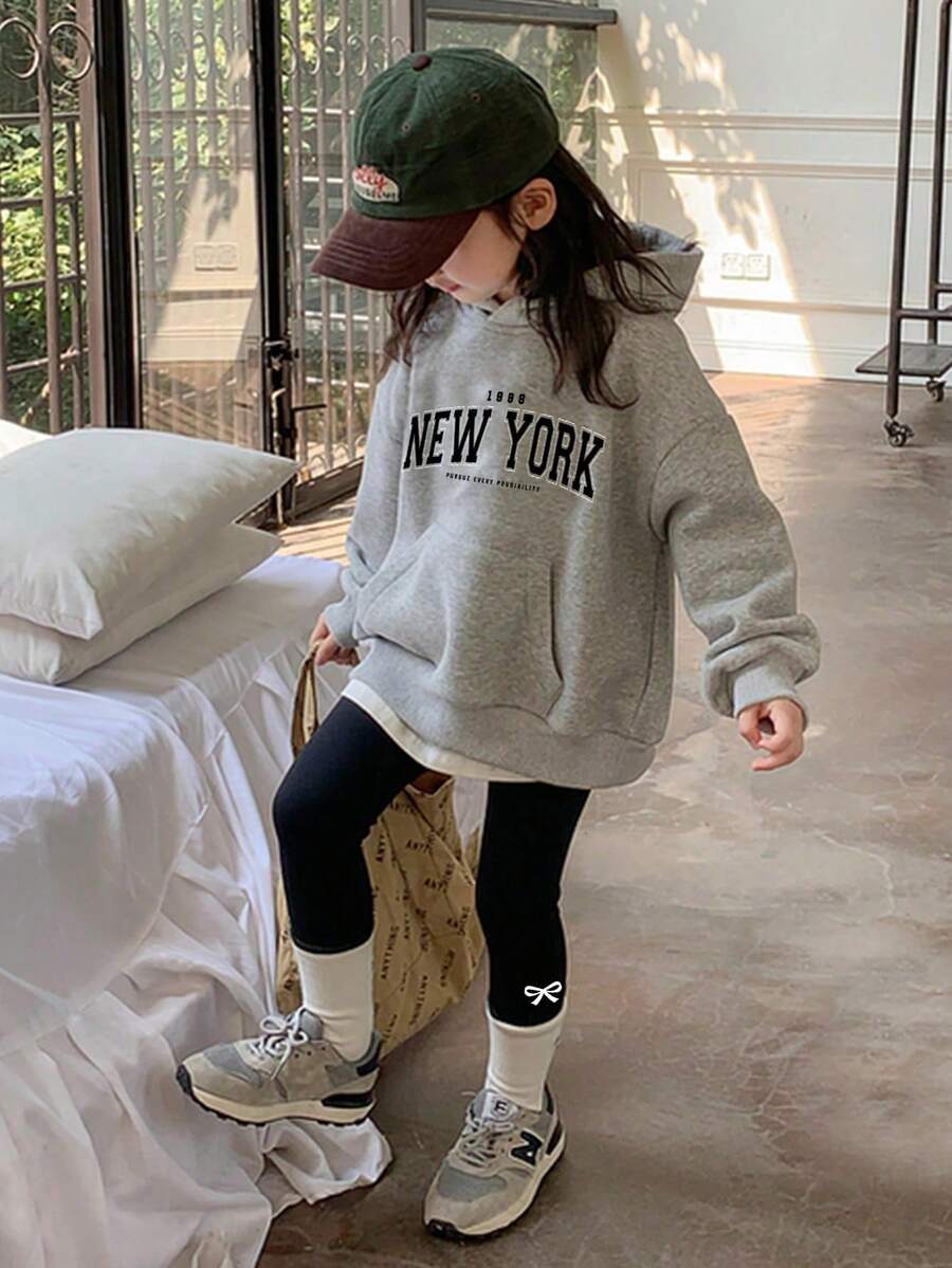 2 件幼儿女童休闲字母图案长袖卫衣和裤子套装，卡通印花，适合秋冬季