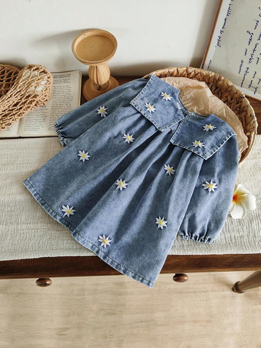 SHEIN Vintaside Kids Váy denim ve lớn thời trang mùa hè cho bé gái, thích hợp cho các buổi đi chơi, mua sắm, tiệc tùng, mặc nhà thường ngày, hoạt động ngoài trời hoặc kỳ nghỉ, mang đến vẻ ngoài thoải mái và phong cách cho mùa hè - Màu xanh nhạt - Xem 1