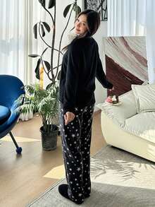 SHEIN 2件套少女可爱云朵图案圆领长袖柔软舒适法兰绒家居服睡衣套装，秋冬季 - 黑與白 - 查看 2