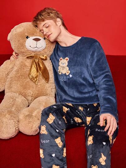 FamilyFrolics Men Plush Bear Geborduurde Allover Print Long Pajama Set, view 7