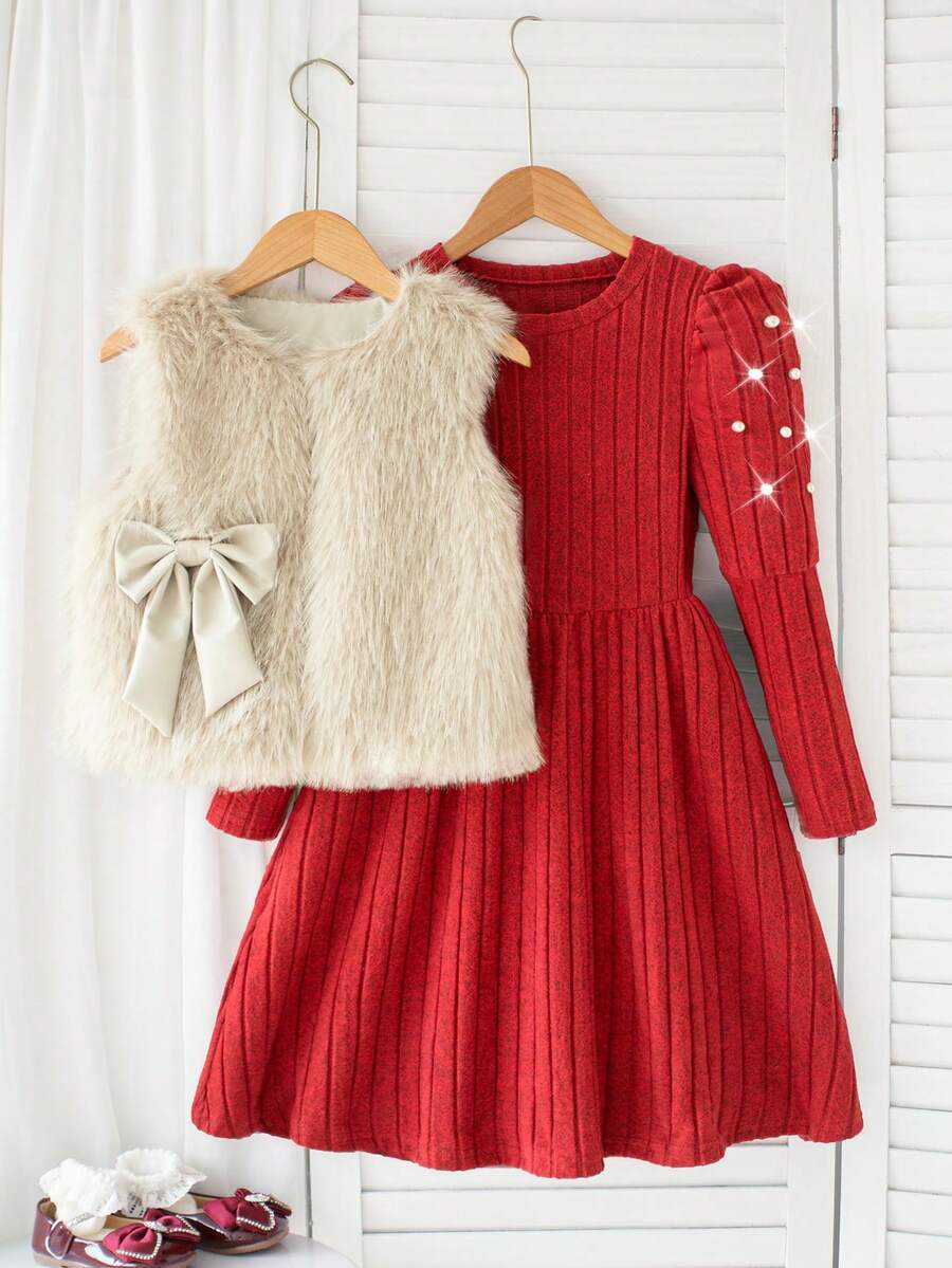 2 件套女童秋冬新款 2025 韩版风格套装，毛绒罗纹红色圆领泡泡袖串珠毛衣裙和长款毛绒开襟羊毛衫搭配蝴蝶结背心，优雅时尚的装扮 - 彩色 - 查看 1