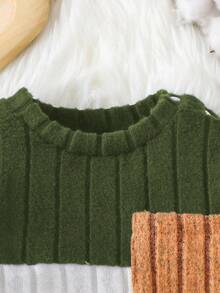 SHEIN 男婴撞色长袖连体衣，舒适贴身，百搭设计。适合户外探险、居家休闲玩耍、运动健身和派对等各种场合，让您的孩子时刻保持时尚舒适。 - 軍綠色 - 查看 5