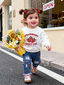SHEIN 女童甜美草莓印花圆领长袖上衣搭配经典牛仔裤套装，可爱风格，适合公园、学校、与朋友外出以及日常穿着。 - 彩色 - 查看 3