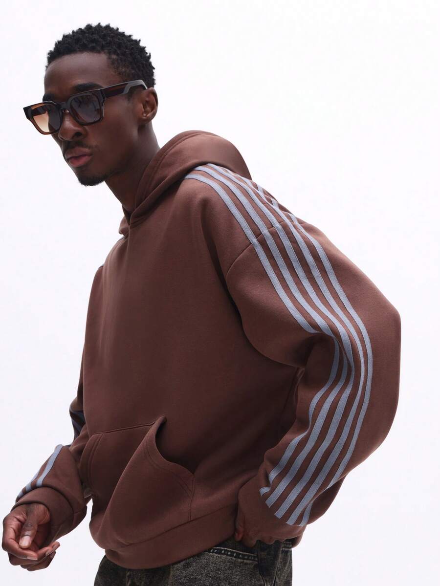 SUMWON 经典宽松版型套头连帽衫，横条纹设计，长袖，中央口袋，休闲街头风，秋冬舒适之选 - 棕色 - 查看 1