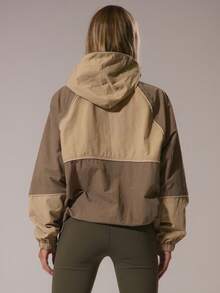 Musera Sport 对比色轻便拉链户外运动夹克，适合板式网球、网球、匹克球、健身房、普拉提、日常休闲等场合。 - 彩色 - 查看 4
