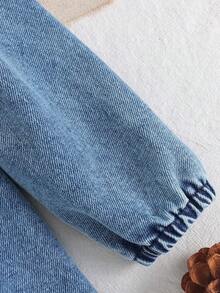 SHEIN 1件女婴娃娃领花卉刺绣长袖纽扣休闲可爱水洗蓝复古牛仔连衣裙，喇叭裙摆和松紧袖口，适合春秋季休闲外出或旅行 - 中等水洗藍 - 查看 6