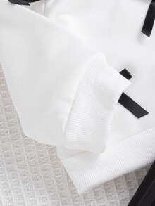 SHEIN Bộ 2 món đồ thường ngày dễ thương cho bé gái sơ sinh, áo nỉ dài tay màu vàng có nơ trang trí hình quả đào kết hợp với chân váy xếp ly màu nâu nhạt, thích hợp mặc hàng ngày, đi học, chụp ảnh, dự tiệc - màu đen - Xem 7