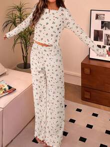 SHEIN Tween Girl White Autumn Cute Sleep 2 Piece Pajama Set,Korean Style Ditsy Floral Cherry Square Neck Lace Trim Long Sleeve T-Shirt & Ruffle Hem Pants - Apricot - View 1