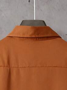 Manfinity Homme 男士纯色翻领单排扣长袖衬衫搭配抽绳腰带口袋长裤套装，休闲两件套，男士两件套西装，长袖男士两件套，男士两件套服装，棕色复古风格，适合日常休闲、周末旅行、户外活动、探险旅行、轻松的工作环境或半正式场合，可作为男友/丈夫礼物、周年纪念/生日礼物、派对礼物、圣诞节礼物、新年礼物、婚礼礼物。 - 棕色 - 查看 6