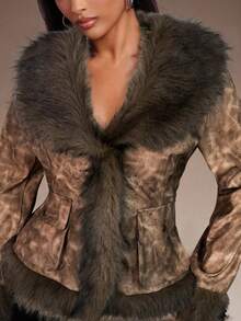 Radiana 复古卡其色PU拼接毛领修身夹克，秋冬季复古时尚短款PU外套 - 卡其色 - 查看 2