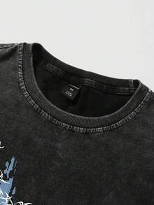 ROMWE MEN Goth 男士人像印花酸洗短袖T恤，适合日常穿着，春夏款 - 黑色 - 查看 4