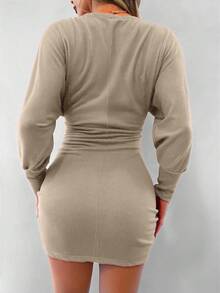 EURMUSE Vestido mini ajustado de unicolor con escote en V profundo y sexy - Beis - Ver 2