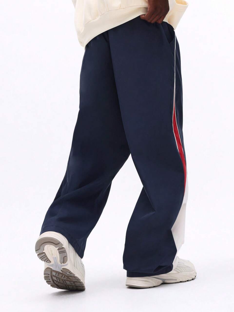 Pantaloni in nylon blu navy con striscia laterale