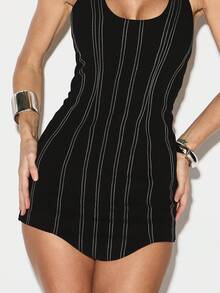 KIZN Đầm ngắn corset ôm sát với đường may dọc tương phản và cổ yếm, thích hợp cho các buổi tiệc tối. - màu đen - Xem 4