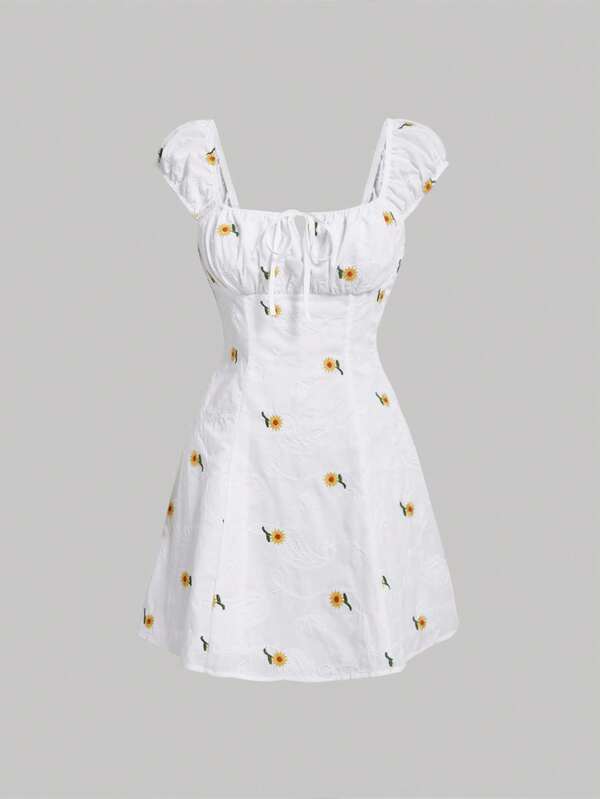 SHEIN MOD 花卉刺繡胸部褶皺連衣裙