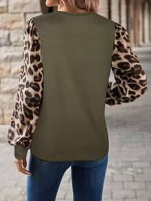 SHEIN LUNE 休闲度假风圆领泡泡袖灯笼袖撞色豹纹长袖T恤，春夏款 - 軍綠色 - 查看 2