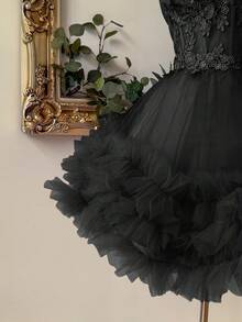 Lovelzi 优雅奢华的钩编蕾丝拼接缎面手工刺绣贴花腰部镂空修身短裙，适合约会、单身派对、盛大晚宴、舞会、情人节等场合。 - 黑色 - 查看 4