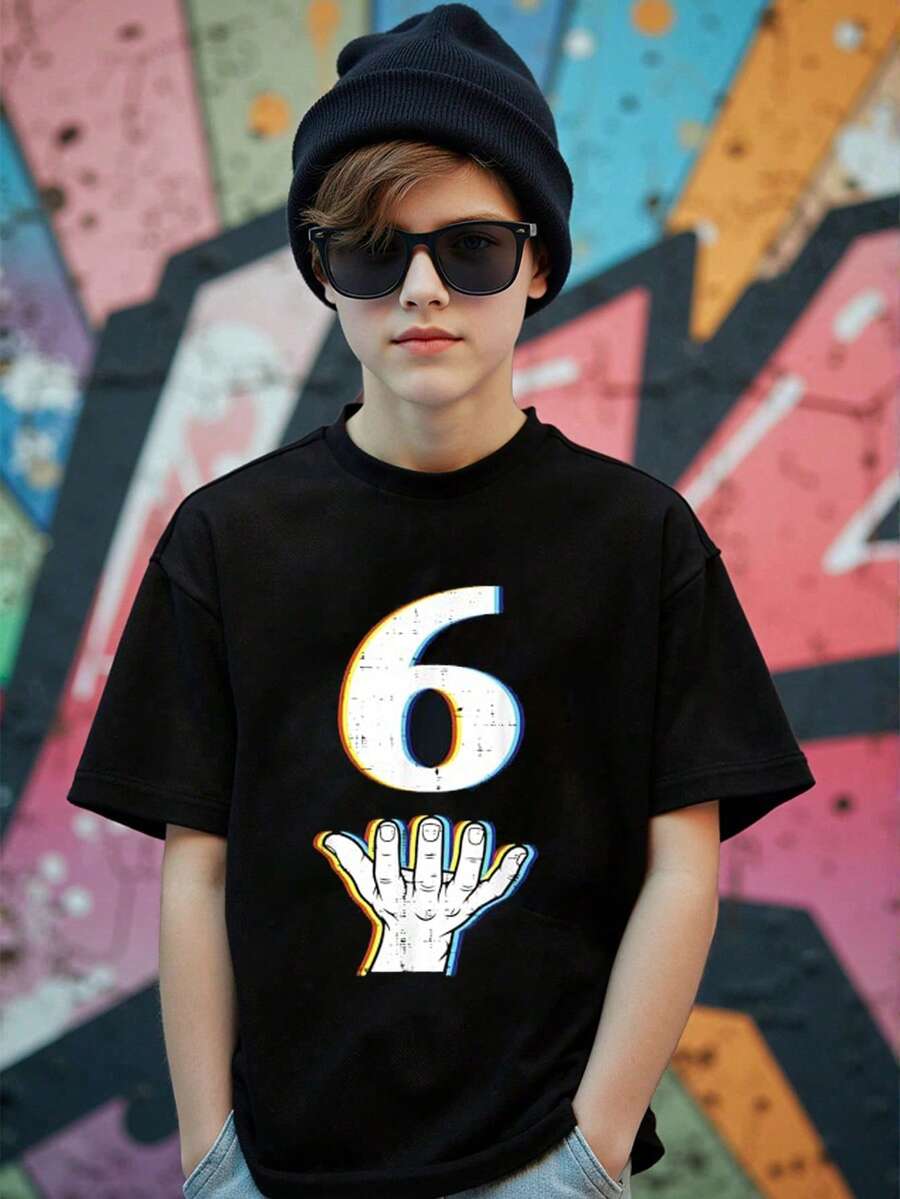 SHEIN 青少年男童休闲创意简约图案6号印花短袖T恤,舒适百搭,适合日常穿着,四季皆宜。 - 黑色 - 查看 1