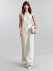 Ontre Áo nữ 2026SS màu mơ nhạt, chất liệu satin nhăn, cổ nhỏ, thiết kế trễ vai tròn, xẻ tà cao bất đối xứng, phong cách hiện đại, năng động, công sở, thời trang sân bay cao cấp, chất liệu satin mềm mại, rủ đẹp. - Màu be - Xem 9