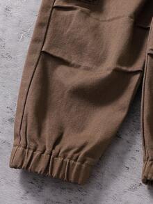 SHEIN 小男孩宽松舒适字母贴片抽绳腰部工装口袋棕色慢跑牛仔裤，百搭，适合小男孩上学和日常穿着