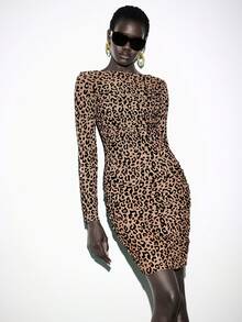 SHEIN LUNE Robe moulante mini à manches longues imprimé léopard, tissu floqué léopard, taille ajustée, détail froncé robe imprimé guépard pour femmes. Robe imprimé animal femme, robe imprimé léopard, robe imprimé guépard - Multicolore - Voir 5