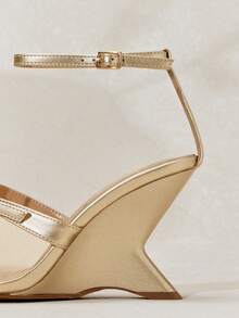 SHUZIA 女士优雅舒适金属PU踝带坡跟凉鞋 - 金色 - 查看 8