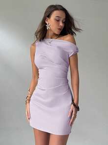 Aloruh 新款不对称肩部褶皱腰身修身杏色迷你连衣裙 - 淡紫色 - 查看 3
