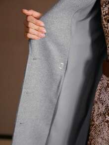 MOTF PREMIUM 女士双排扣尖领长款大衣，秋冬季 - 淺灰色 - 查看 7